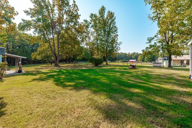 305 Paul Thompson Rd, Bethpage, TN 37022