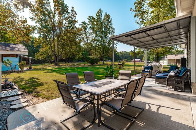 305 Paul Thompson Rd, Bethpage, TN 37022