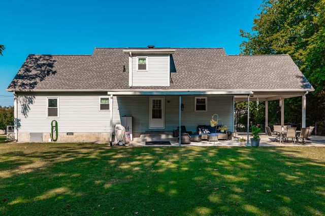 305 Paul Thompson Rd, Bethpage, TN 37022