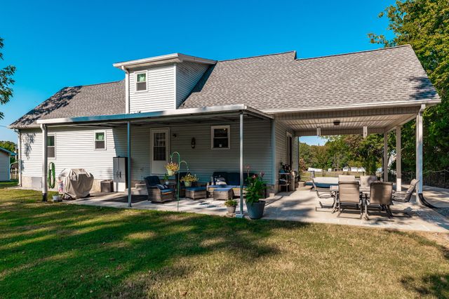 305 Paul Thompson Rd, Bethpage, TN 37022