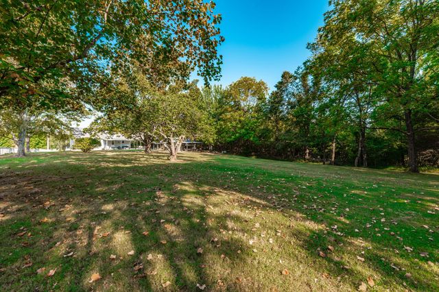 305 Paul Thompson Rd, Bethpage, TN 37022
