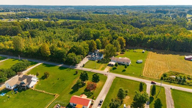 305 Paul Thompson Rd, Bethpage, TN 37022