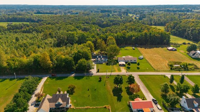 305 Paul Thompson Rd, Bethpage, TN 37022