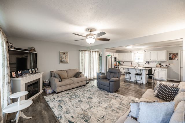 305 Paul Thompson Rd, Bethpage, TN 37022