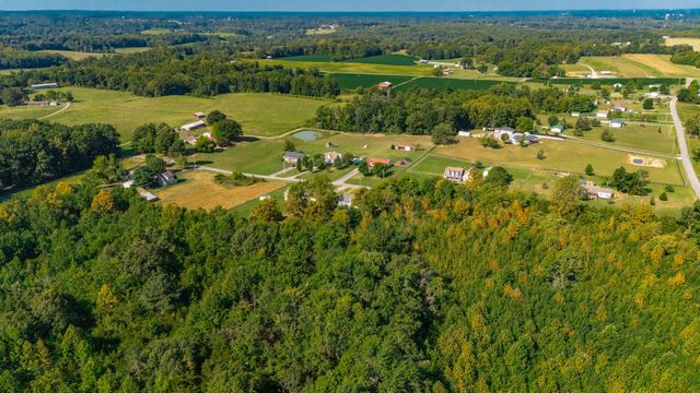 305 Paul Thompson Rd, Bethpage, TN 37022