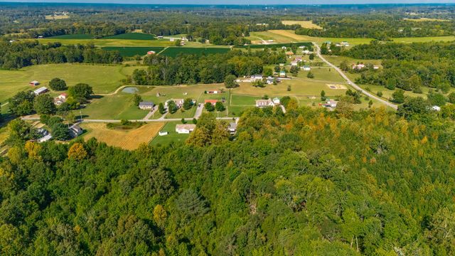 305 Paul Thompson Rd, Bethpage, TN 37022