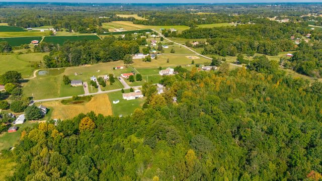 305 Paul Thompson Rd, Bethpage, TN 37022
