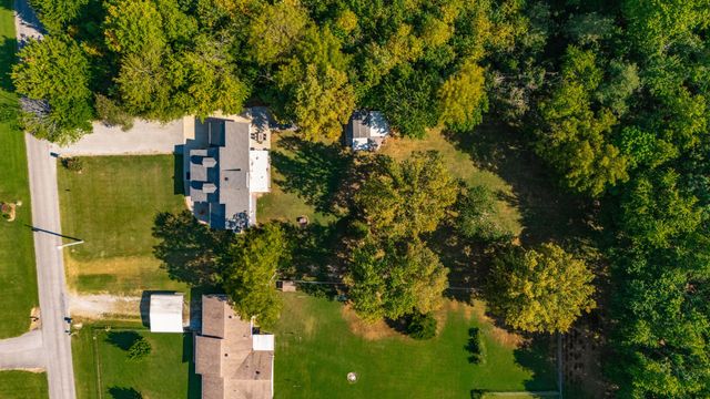 305 Paul Thompson Rd, Bethpage, TN 37022
