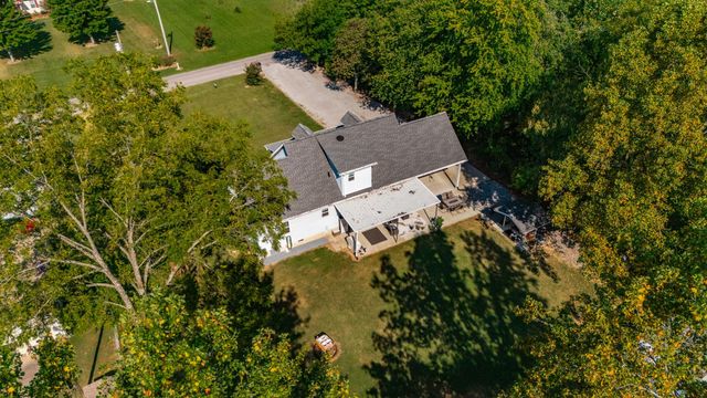 305 Paul Thompson Rd, Bethpage, TN 37022
