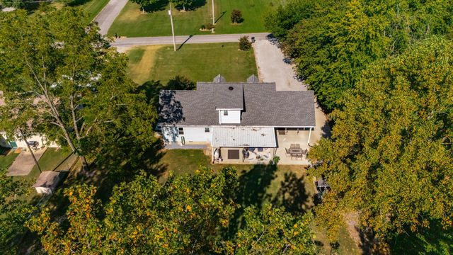 305 Paul Thompson Rd, Bethpage, TN 37022