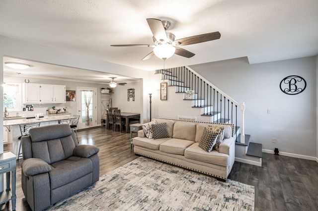305 Paul Thompson Rd, Bethpage, TN 37022