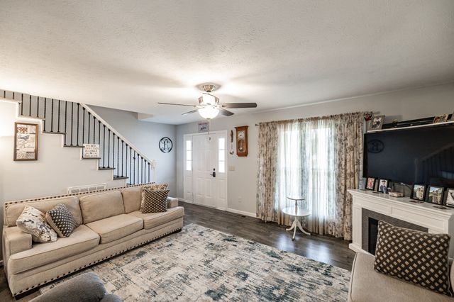 305 Paul Thompson Rd, Bethpage, TN 37022