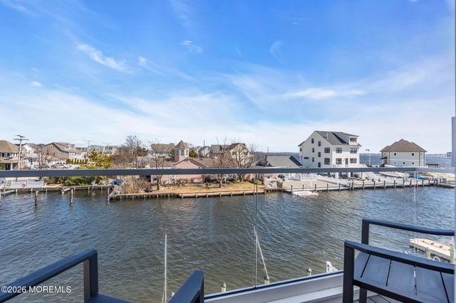 30 Wilkins Road, Toms River, NJ 08753