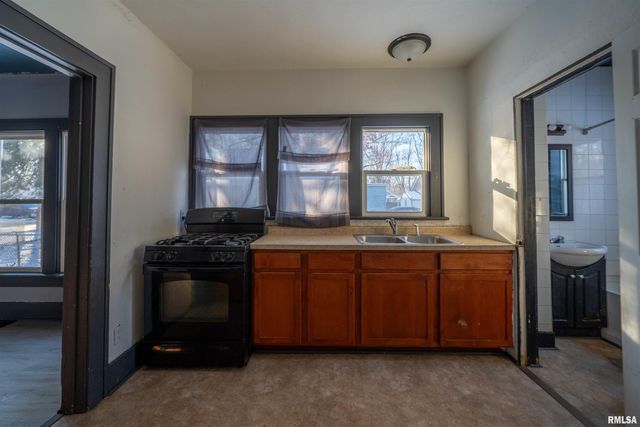 2607 W HUMBOLDT Stravenue, Peoria, IL 61605