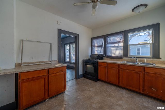 2607 W HUMBOLDT Stravenue, Peoria, IL 61605