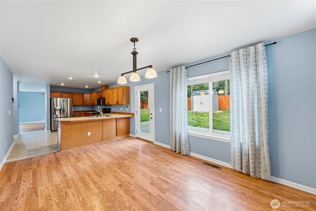 1062 NW Redwing Drive, Oak Harbor, WA 98277