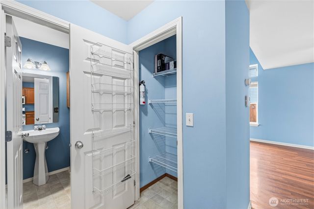 1062 NW Redwing Drive, Oak Harbor, WA 98277