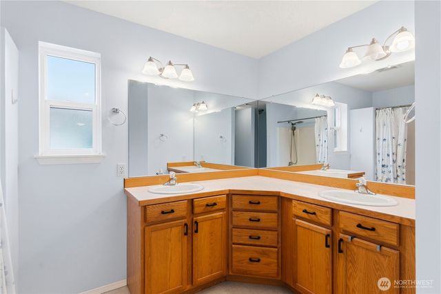 1062 NW Redwing Drive, Oak Harbor, WA 98277