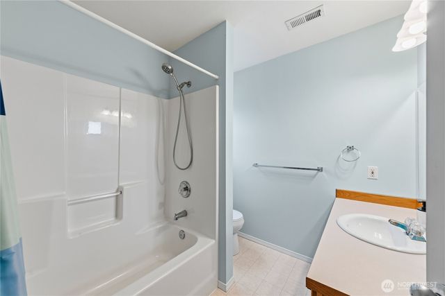 1062 NW Redwing Drive, Oak Harbor, WA 98277