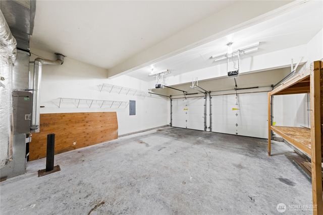 1062 NW Redwing Drive, Oak Harbor, WA 98277