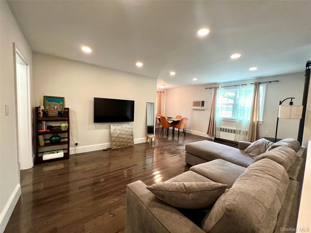 224-33 Kingsbury Avenue B, Oakland Gardens, NY 11364