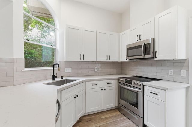 23 Cedar Chase Place, The Woodlands, TX 77381