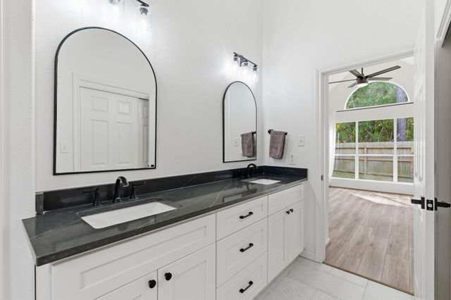 23 Cedar Chase Place, The Woodlands, TX 77381