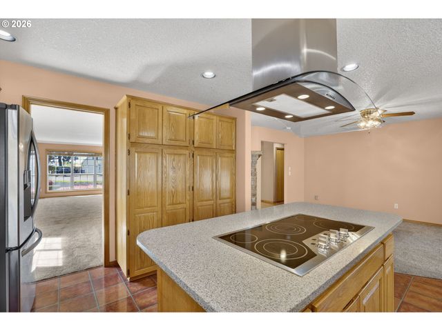 12405 COMINGER Dr, Oregon City, OR 97045