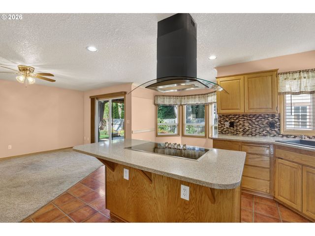 12405 COMINGER Dr, Oregon City, OR 97045