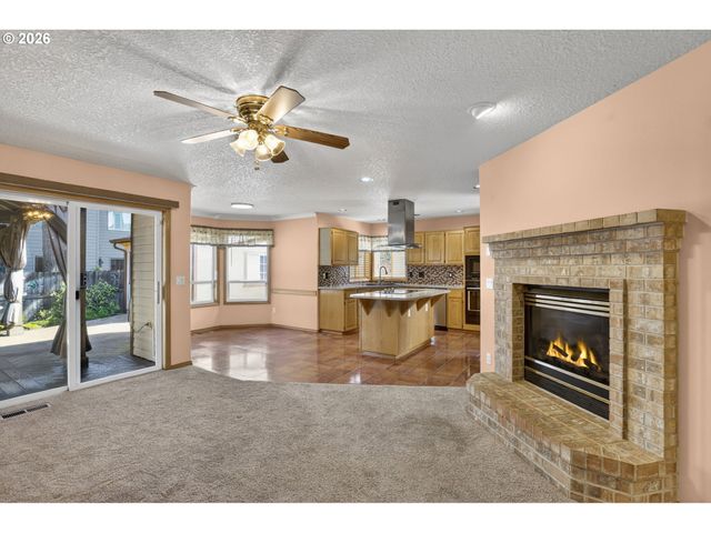 12405 COMINGER Dr, Oregon City, OR 97045