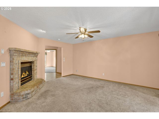 12405 COMINGER Dr, Oregon City, OR 97045