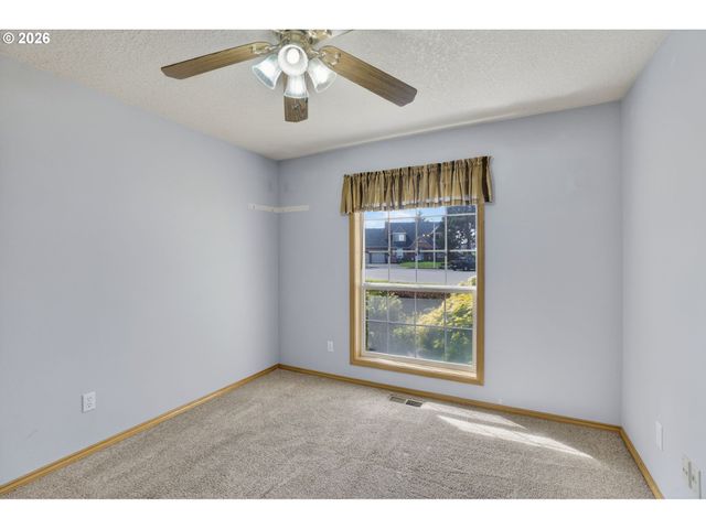 12405 COMINGER Dr, Oregon City, OR 97045