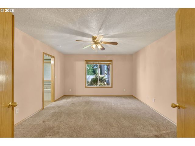 12405 COMINGER Dr, Oregon City, OR 97045