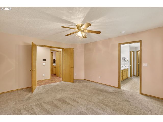 12405 COMINGER Dr, Oregon City, OR 97045