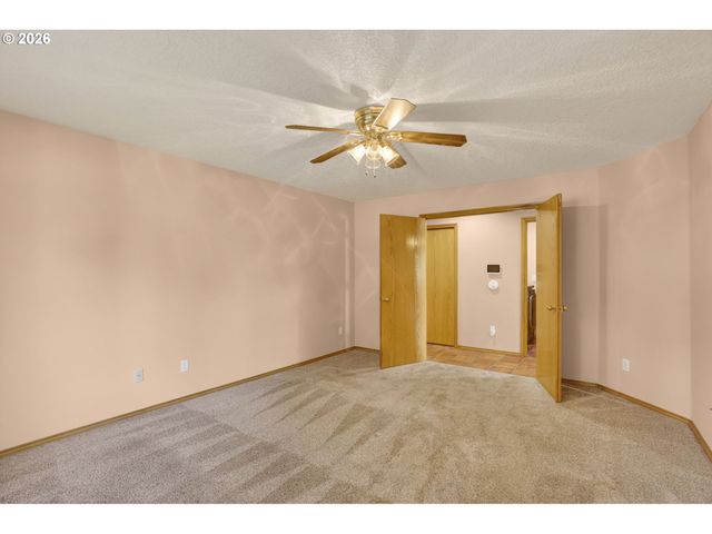 12405 COMINGER Dr, Oregon City, OR 97045