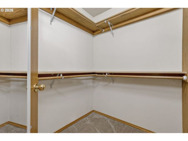 12405 COMINGER Dr, Oregon City, OR 97045