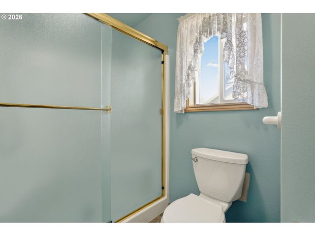 12405 COMINGER Dr, Oregon City, OR 97045