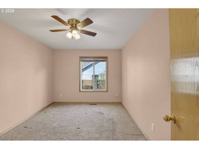 12405 COMINGER Dr, Oregon City, OR 97045