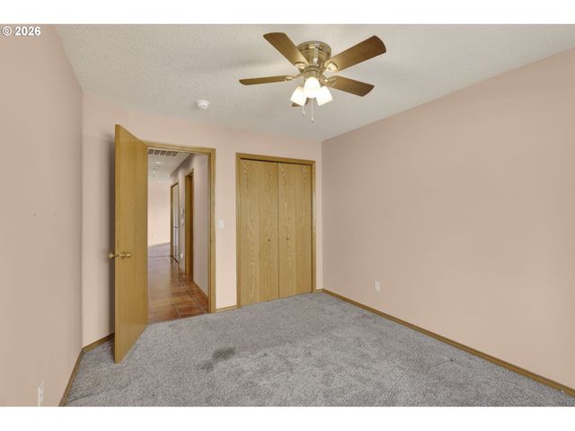 12405 COMINGER Dr, Oregon City, OR 97045