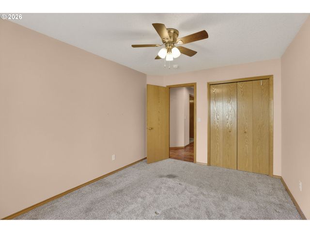 12405 COMINGER Dr, Oregon City, OR 97045