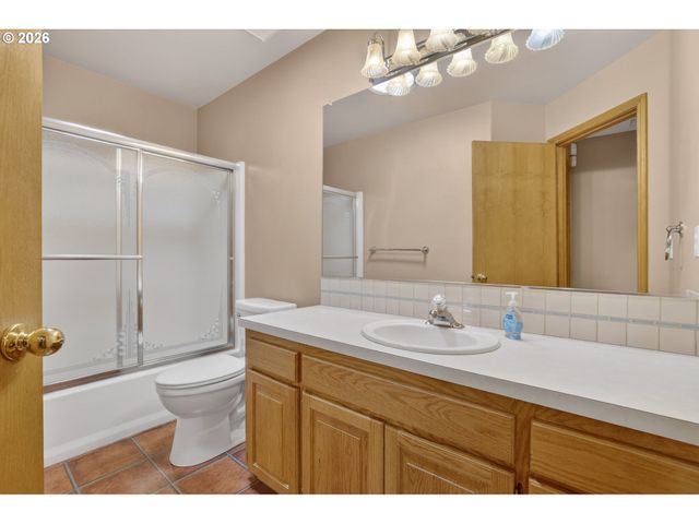 12405 COMINGER Dr, Oregon City, OR 97045