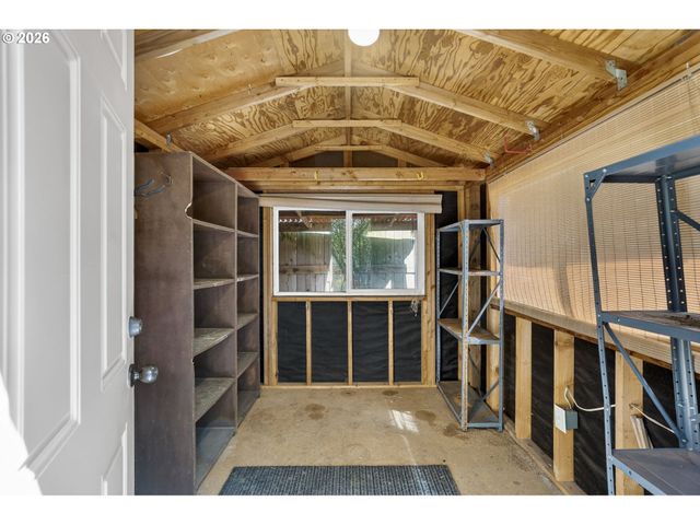 12405 COMINGER Dr, Oregon City, OR 97045