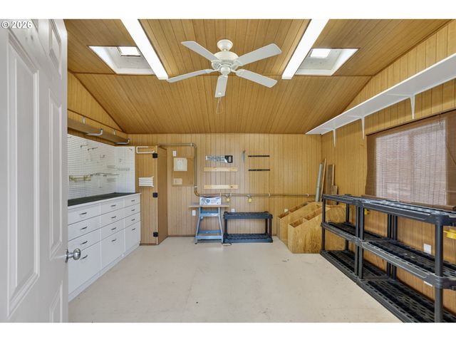 12405 COMINGER Dr, Oregon City, OR 97045