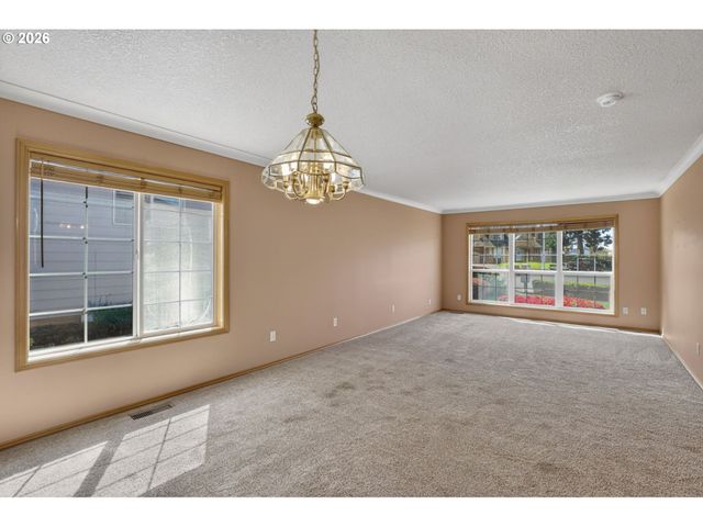 12405 COMINGER Dr, Oregon City, OR 97045