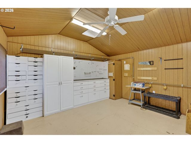 12405 COMINGER Dr, Oregon City, OR 97045