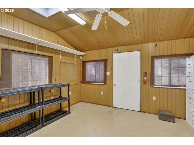 12405 COMINGER Dr, Oregon City, OR 97045