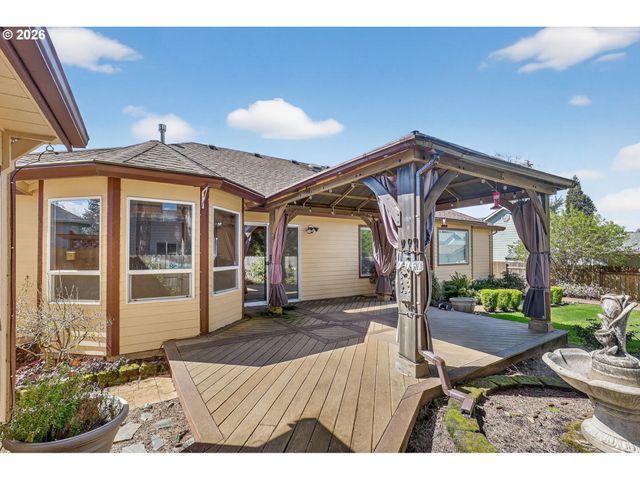 12405 COMINGER Dr, Oregon City, OR 97045