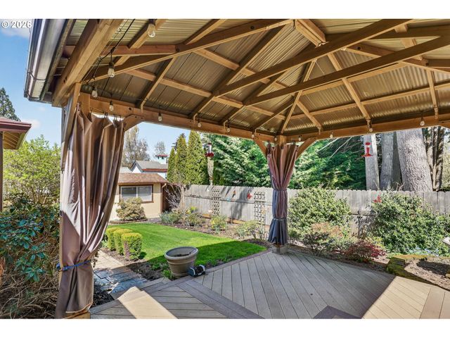 12405 COMINGER Dr, Oregon City, OR 97045