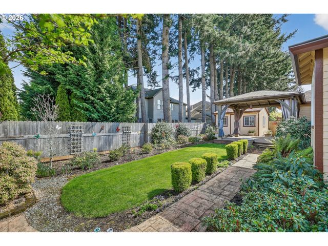 12405 COMINGER Dr, Oregon City, OR 97045