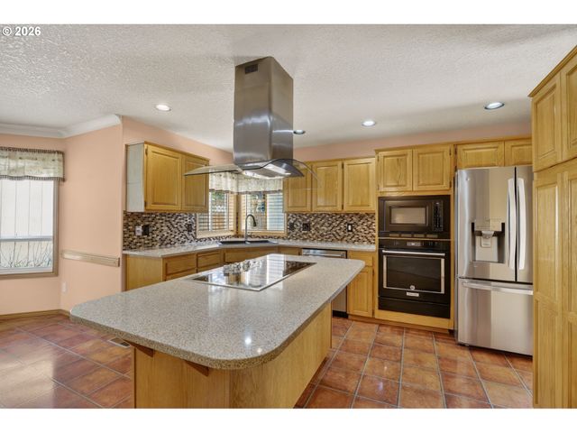 12405 COMINGER Dr, Oregon City, OR 97045